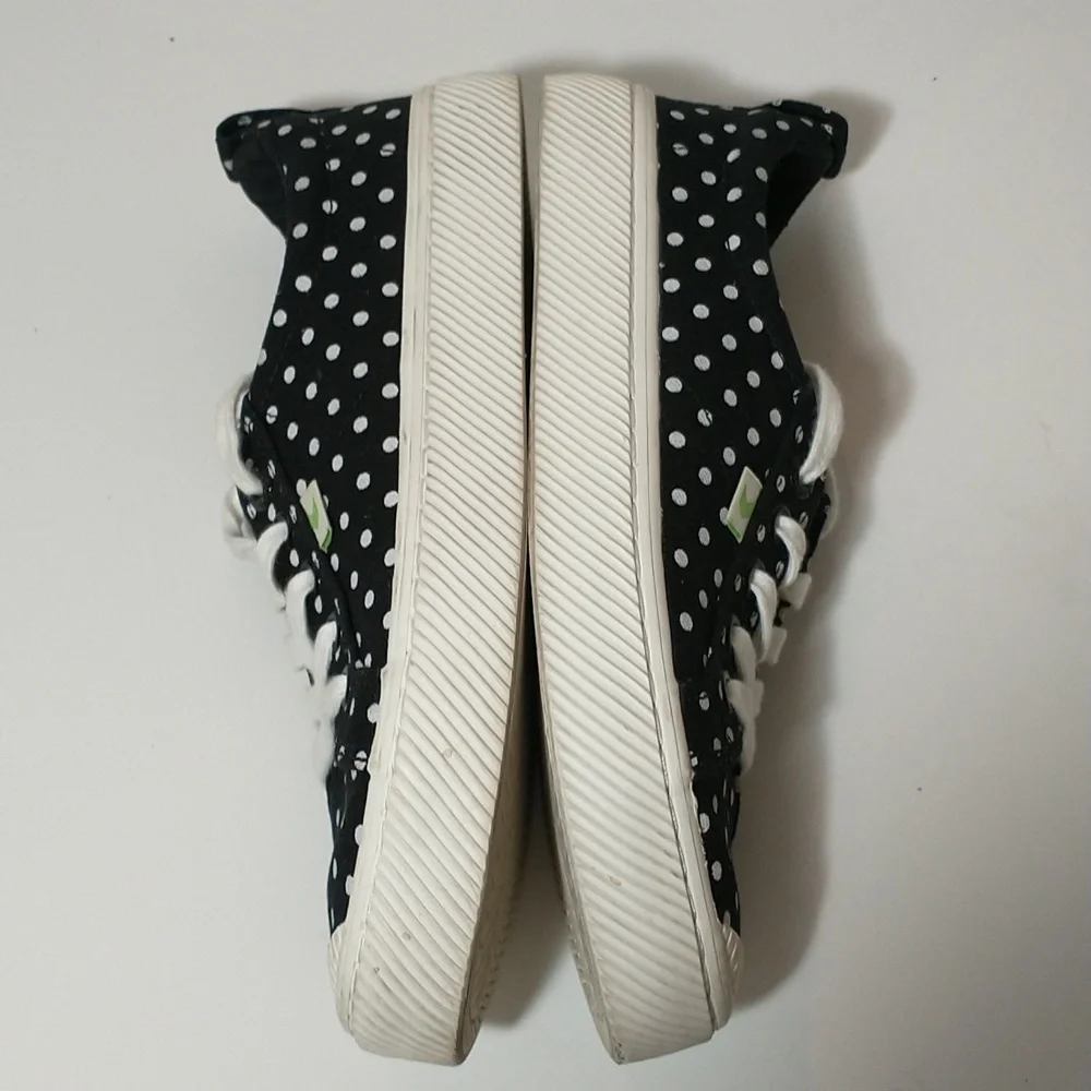 Cariuma OCA Low Black Polka Dot‎ Canvas Sneaker, Women's Size 7, Adorable